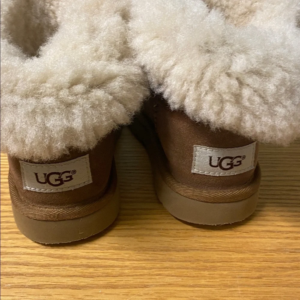 Ugg Boots Short Bailey Button Sheepskin Suede Kids Size 10